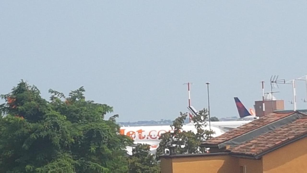 B&B "Gabriel&Melissa" Airport View - Nuova - Ristrutturato Gennaio 2022 Tessera Exterior foto
