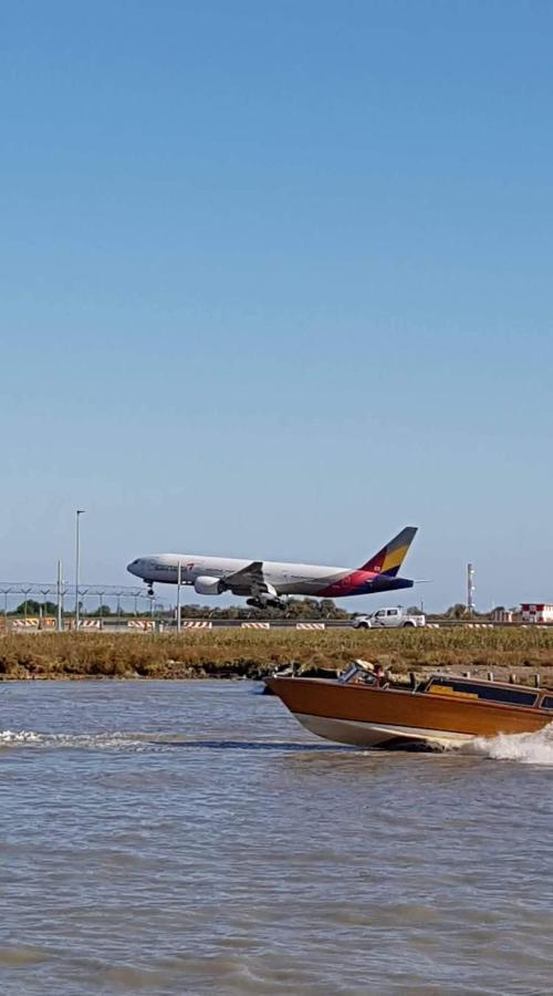 B&B "Gabriel&Melissa" Airport View - Nuova - Ristrutturato Gennaio 2022 Tessera Exterior foto